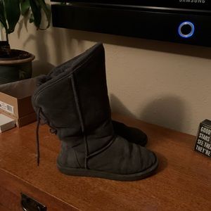 Fluffy warm winter boots